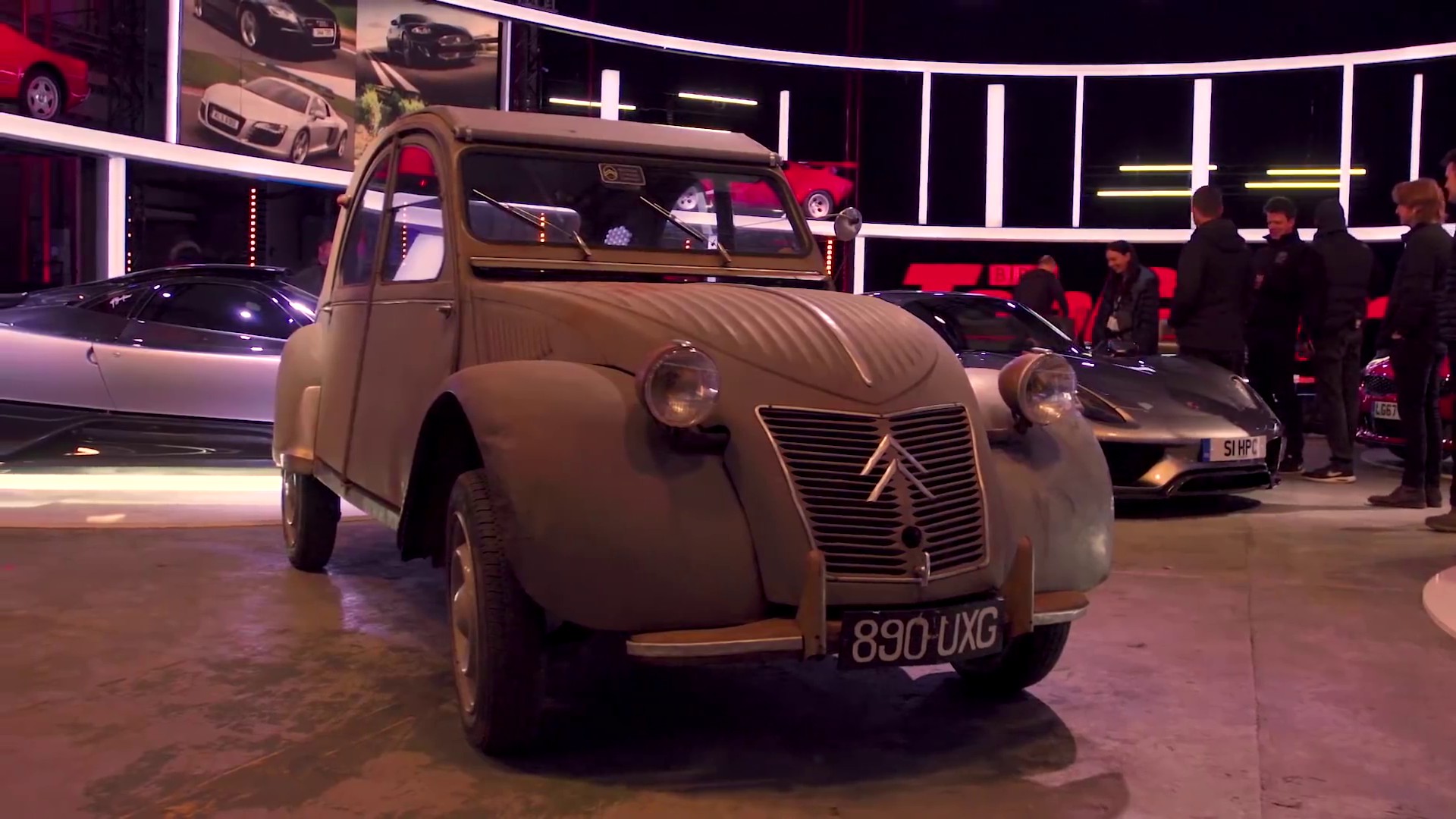 You are currently viewing Chris Harris 2CV walkaround Top Gear